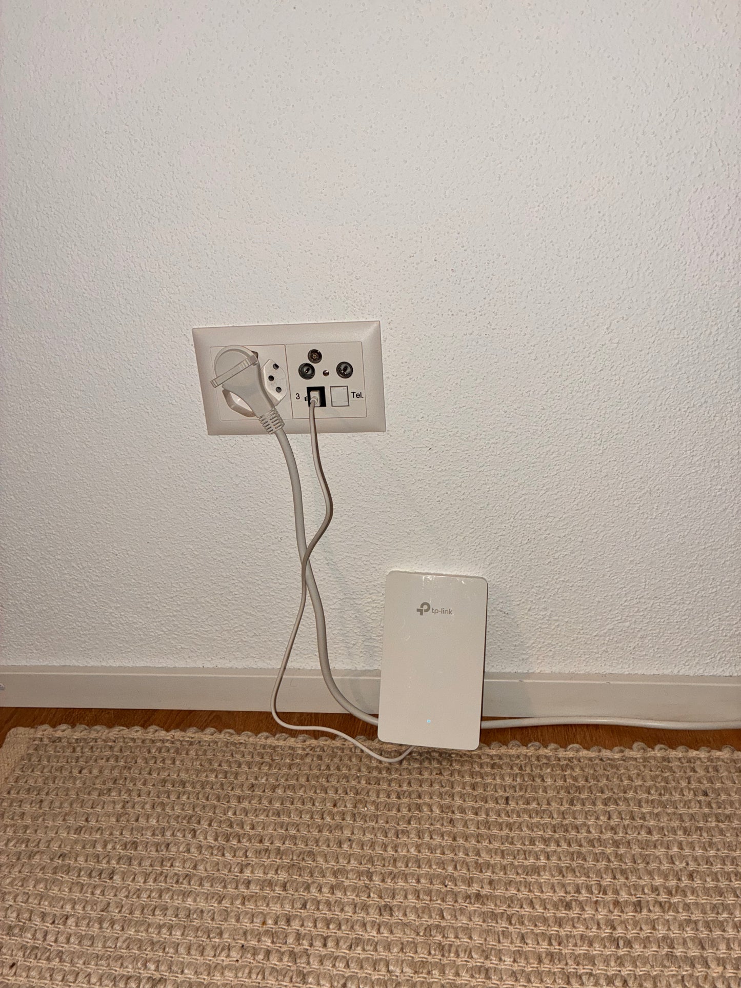 Punto di accesso a parete TP Link EAP235 - Supporto a parete