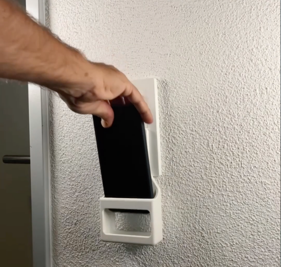 Schritt 6: Handy in den Handy-Dock einlegen.